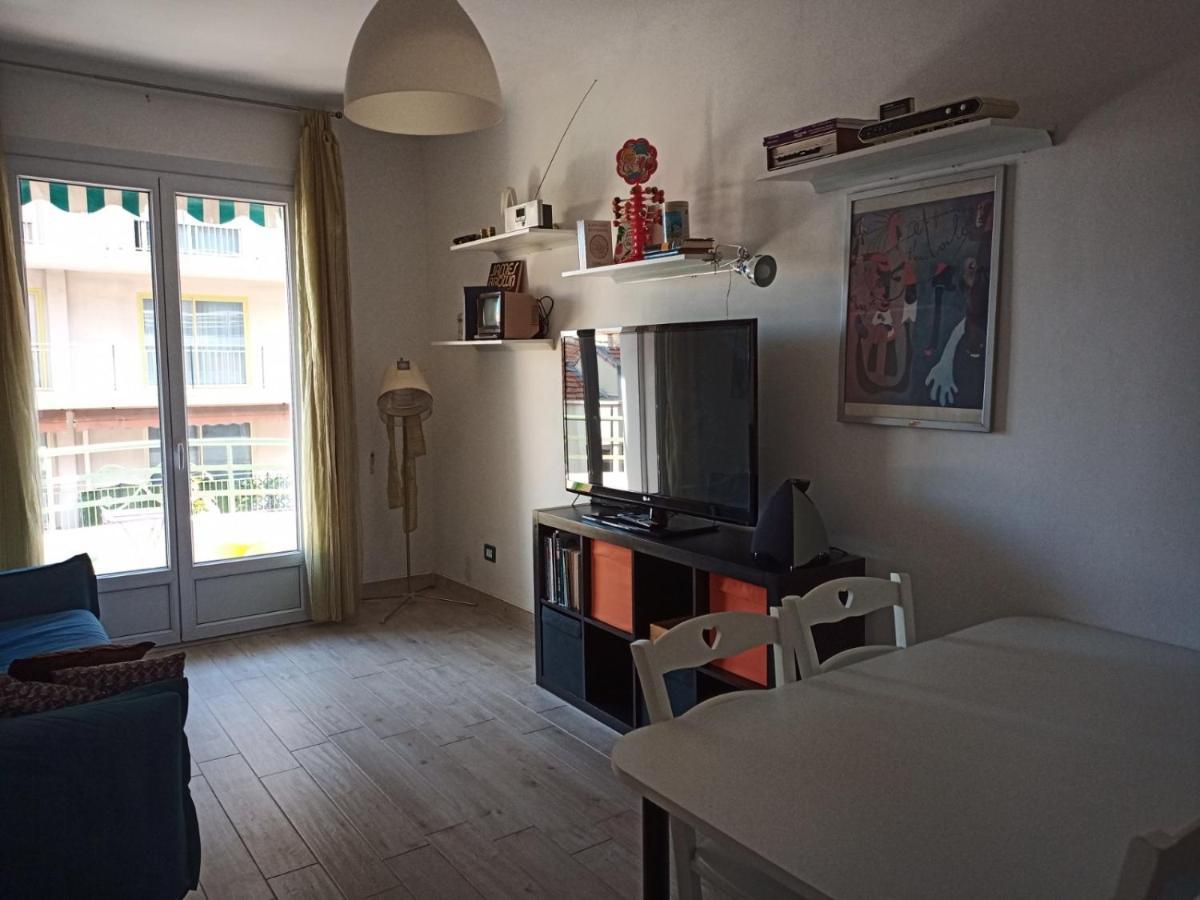 Grand F2 60Mq Centre Antibes, Proche Plages, Commerces, 2 Balcons, Parking, Train, Bus, Deco Vintage, Pet Friendly, Ideal Famille Ou 1-2 Couples Leilighet Eksteriør bilde