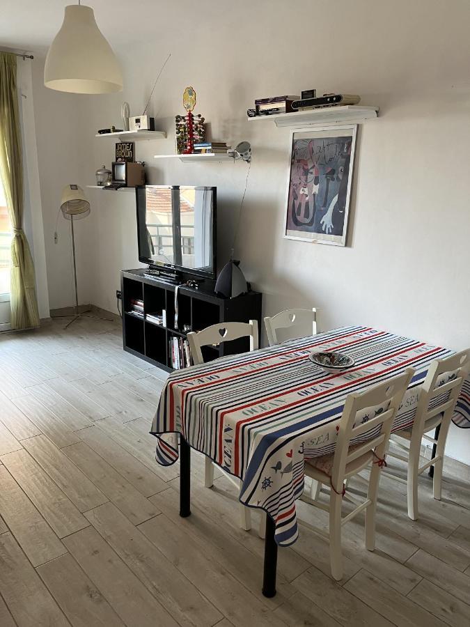 Grand F2 60Mq Centre Antibes, Proche Plages, Commerces, 2 Balcons, Parking, Train, Bus, Deco Vintage, Pet Friendly, Ideal Famille Ou 1-2 Couples Leilighet Eksteriør bilde